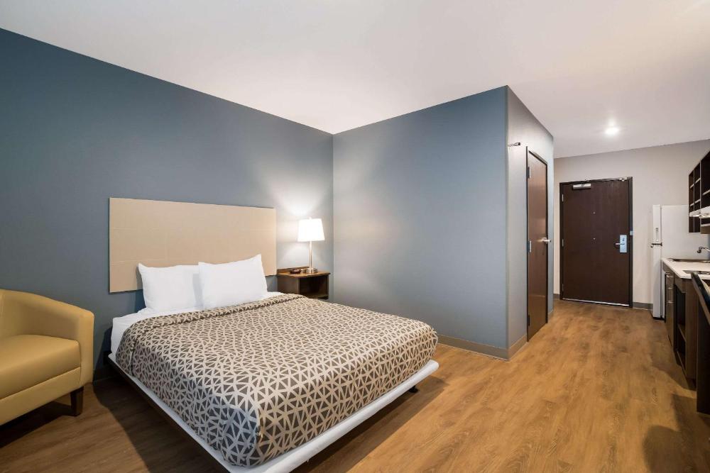 Queen Suite - Non Smoking interior