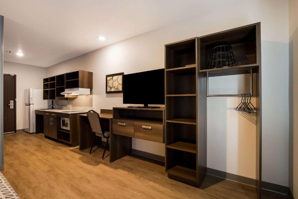 Queen Suite with Sofa Bed - Non Smoking interior